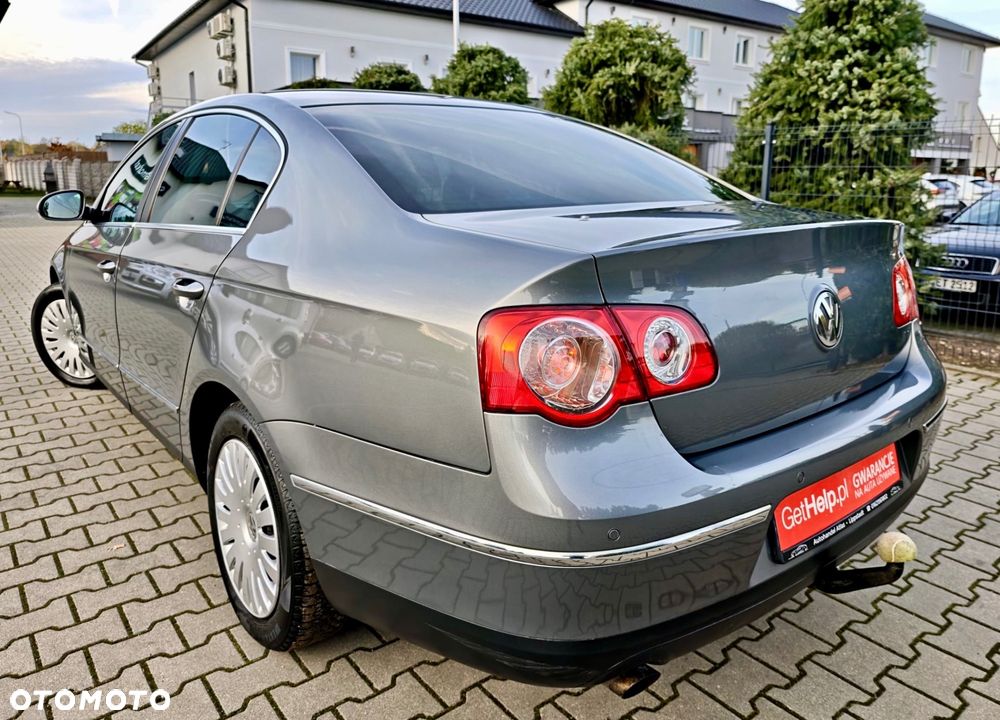 Volkswagen Passat 1.6 FSI Comfortline - 2