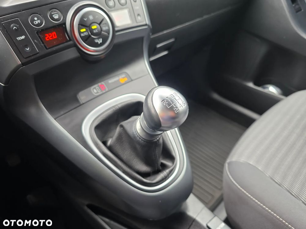 Toyota Verso 1.8 Premium 7os - 26