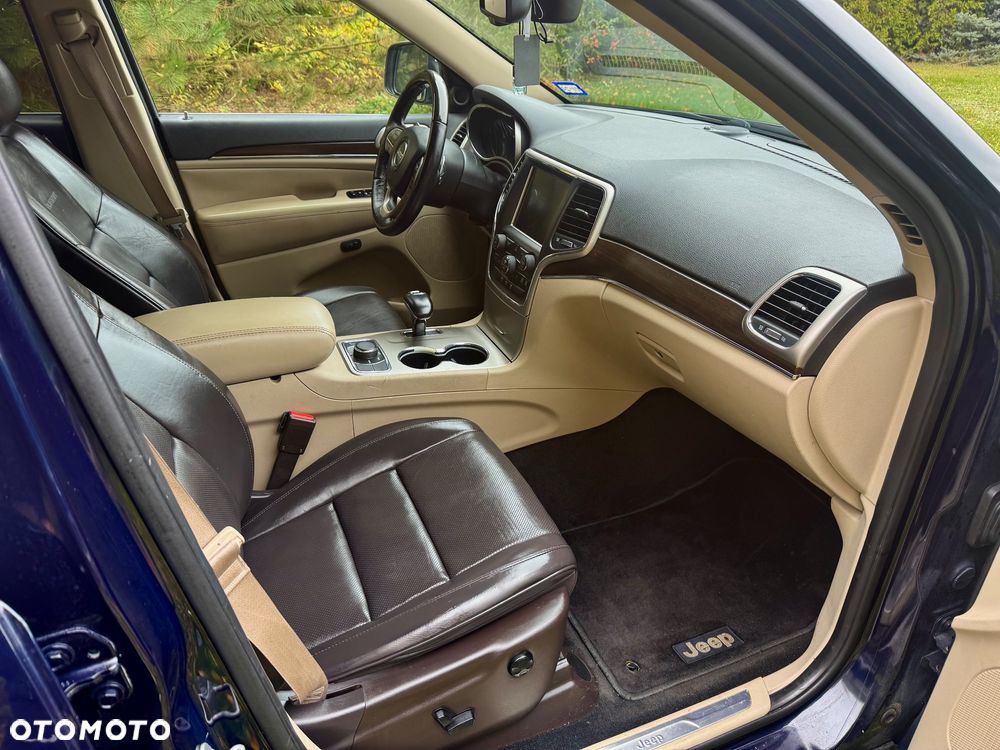 Jeep Grand Cherokee - 23