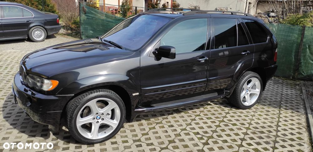 BMW X5 4.4i - 5