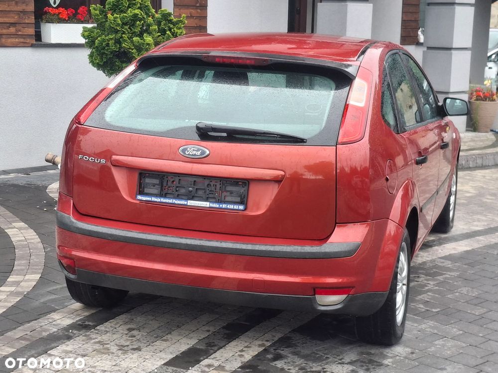 Ford Focus 1.6 16V Style - 12