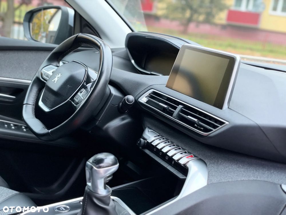 Peugeot 3008 1.2 PureTech GPF Allure S&S - 23