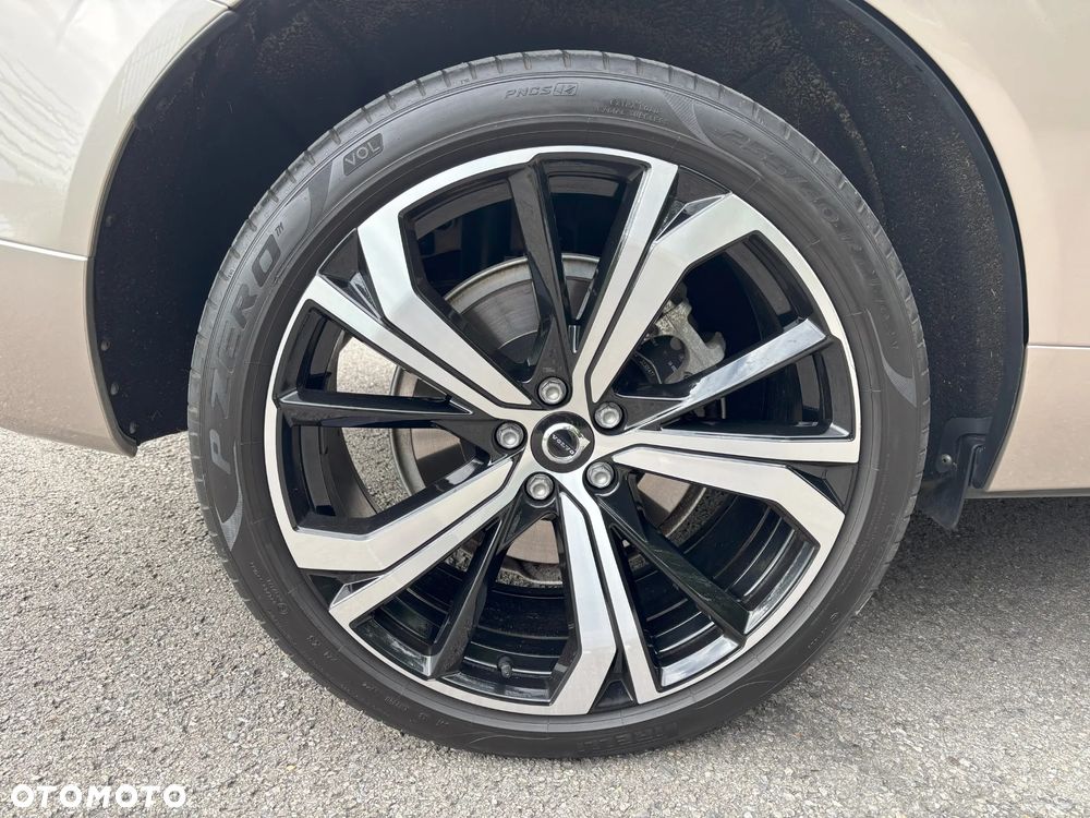 Volvo XC 60 T6 Plug-In Hybrid AWD Plus Dark - 10