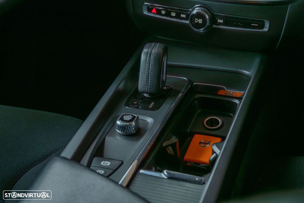Volvo V60 2.0 B4 Essential Auto - 13