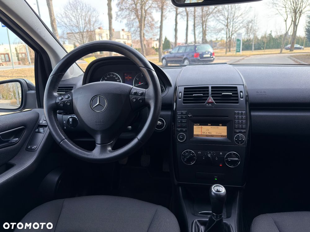 Mercedes-Benz Klasa A 170 BlueEFFICIENCY Elegance - 31