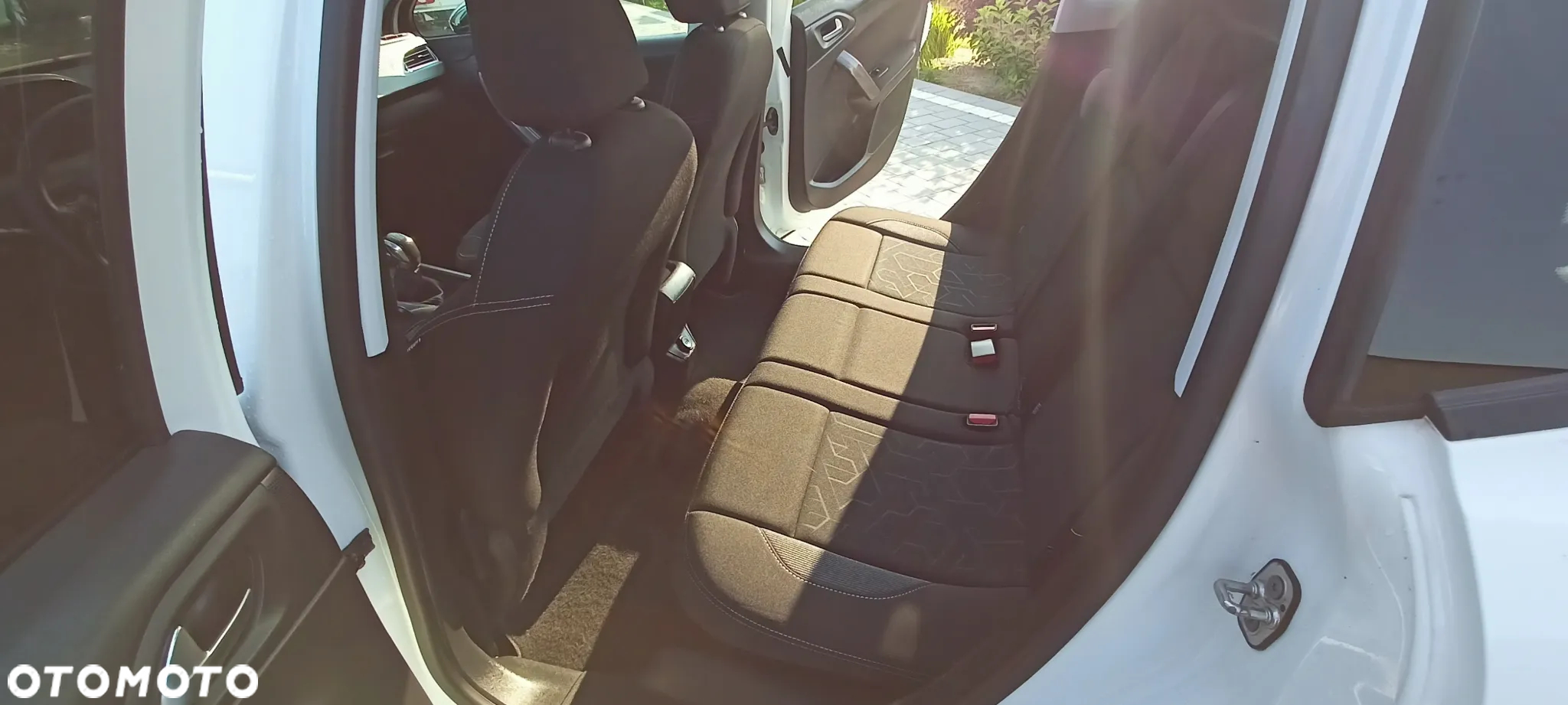 Peugeot 2008 1.2 Pure Tech Style S&S - 20