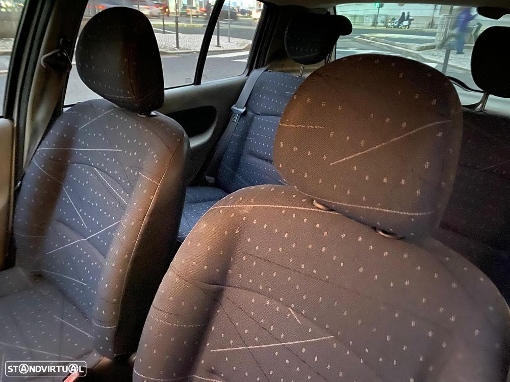 Renault Clio 1.5 dCi Authentique - 4