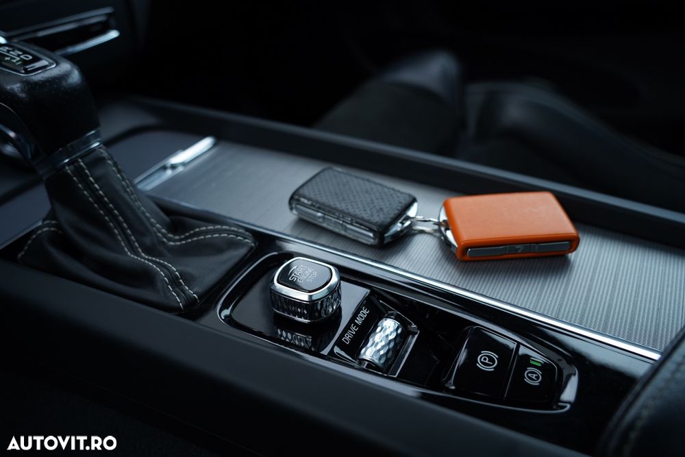 Volvo XC 60 D5 AWD Geartronic RDesign - 34