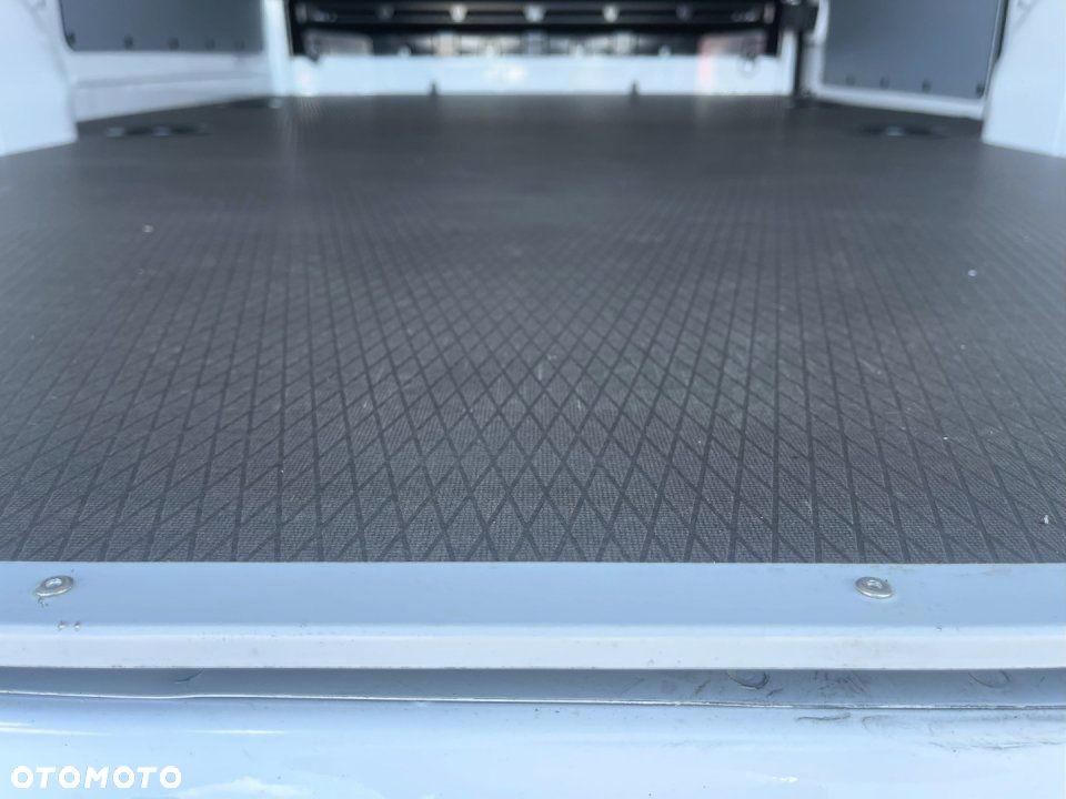 Nissan Interstar - 11