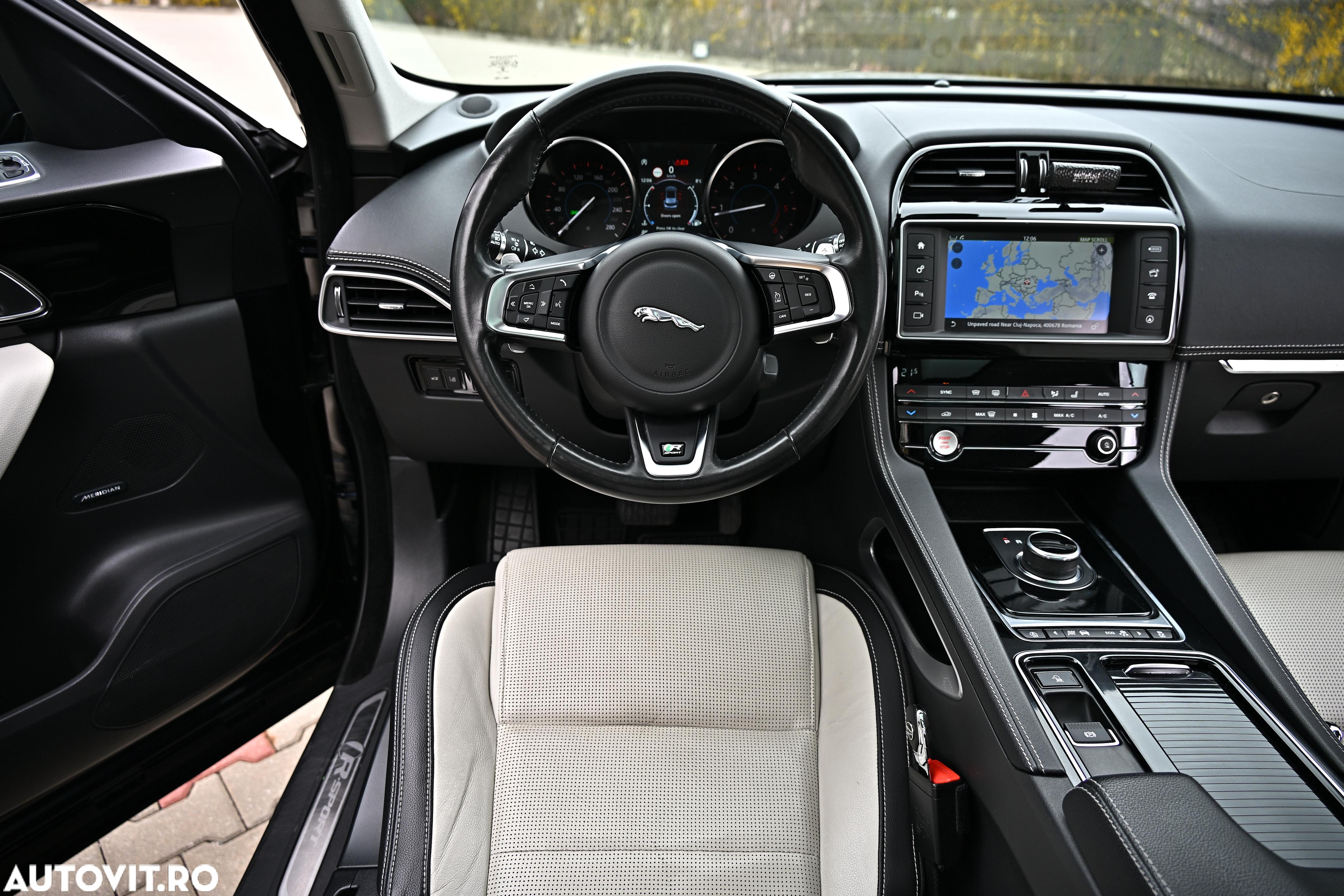Jaguar F-Pace 20d RWD R-Sport - 17