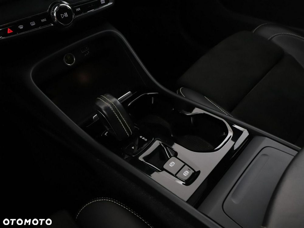 Volvo XC 40 D3 AWD R-Design - 31