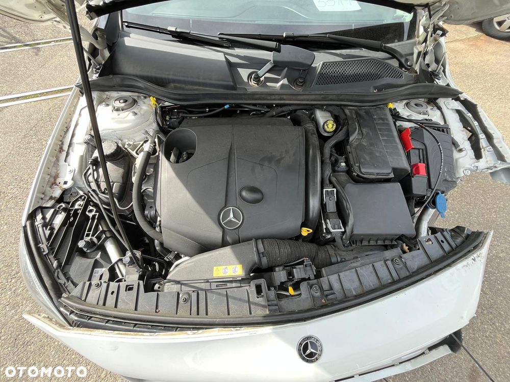 Mercedes-Benz GLA 200 d 7G-DCT - 8