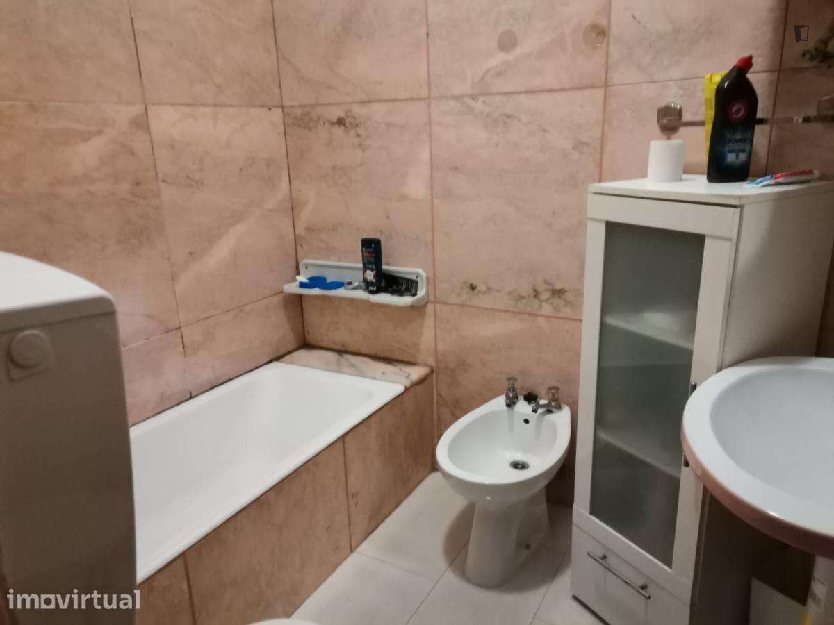 Quarto - localizado em Sete Rios Lisbon - Grande imagem: 4/9