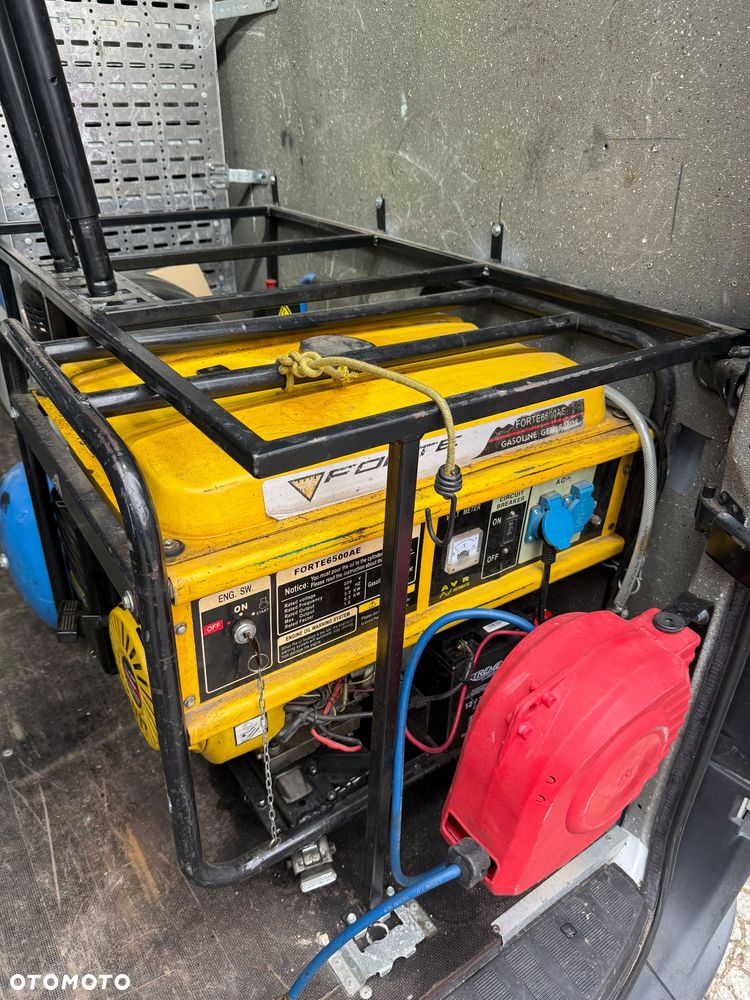 Mercedes-Benz Sprinter 319 - 17