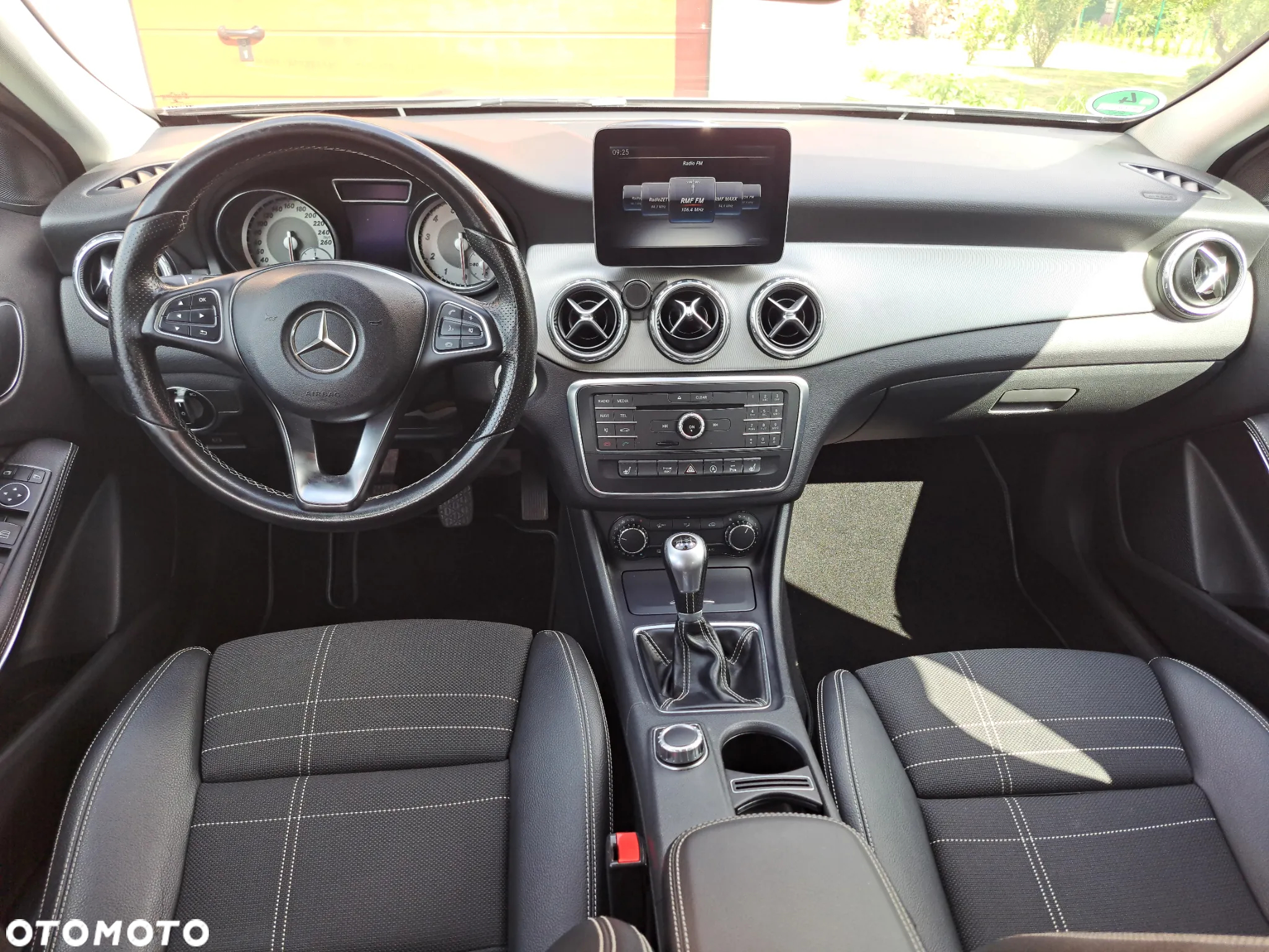Mercedes-Benz GLA 180 UrbanStyle Edition - 13