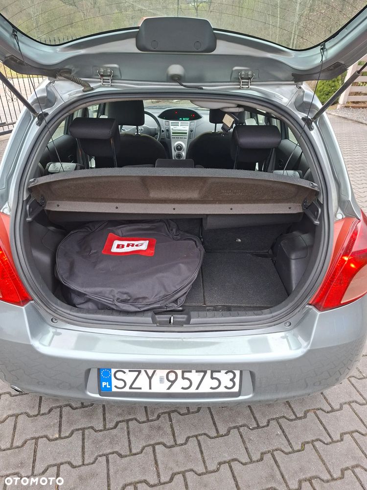 Toyota Yaris - 10