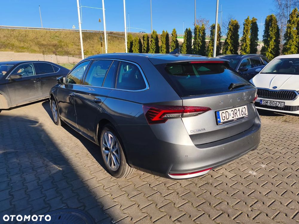 Skoda Octavia 2.0 TDI Selection DSG - 4