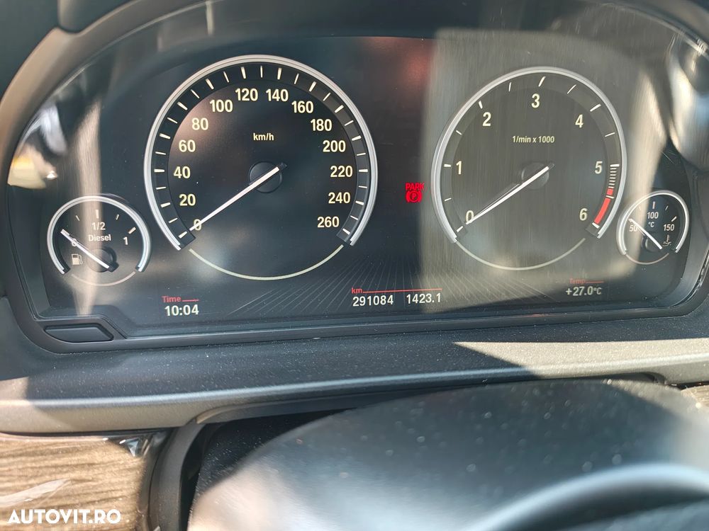 BMW Seria 5 525d xDrive AT - 24
