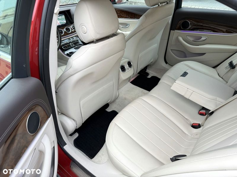 Mercedes-Benz Klasa E 220 d 9G-TRONIC - 12