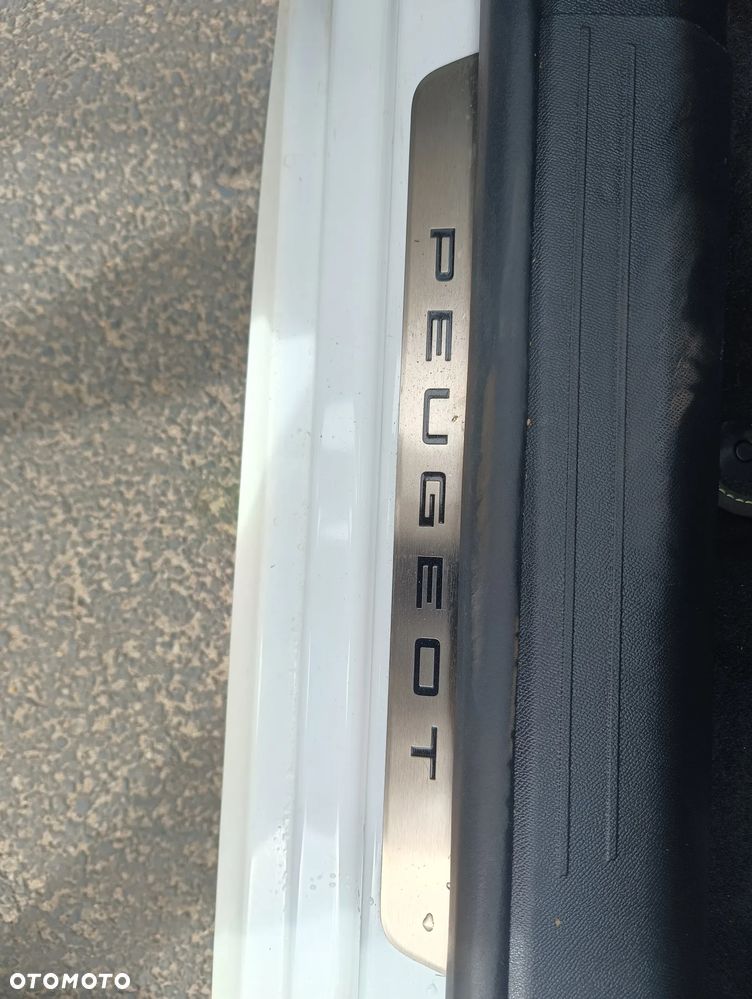 Peugeot 208 PureTech 100 EAT8 GT Pack - 21