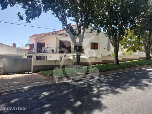Moradia T5 com quintal e garagem - Grande imagem: 2/26