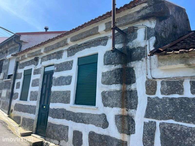 Venda de moradia em banda em  Selho (São Cristóvão) Guimarães - Grande imagem: 2/3