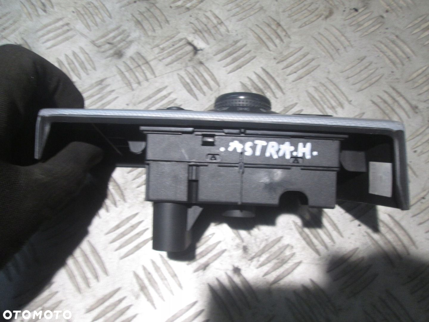 Opel Astra H 04-10 WŁĄCZNIK PRZEŁĄCZNIK POKRĘTŁO ŚWIATEŁ OE 13100136 - 3
