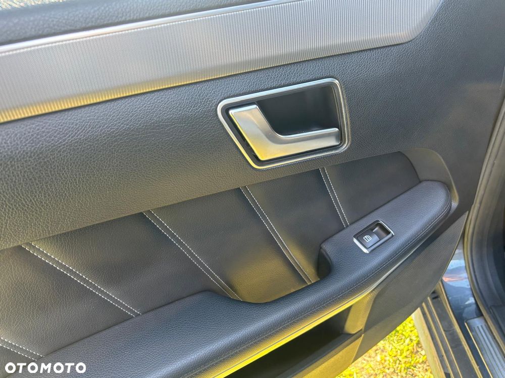 Mercedes-Benz Klasa E 350 BlueTEC 4-Matic Elegance - 38