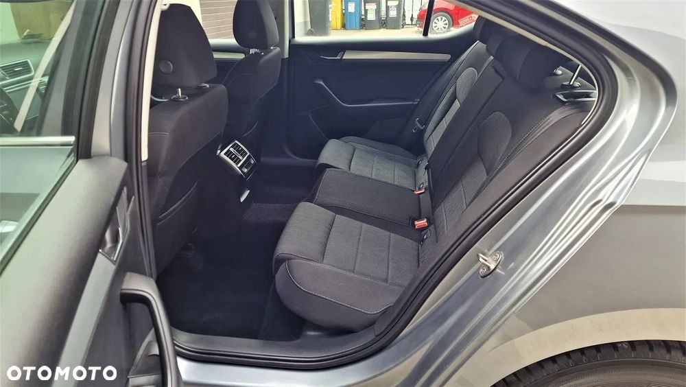 Skoda Superb 2.0 TDI Ambition - 11