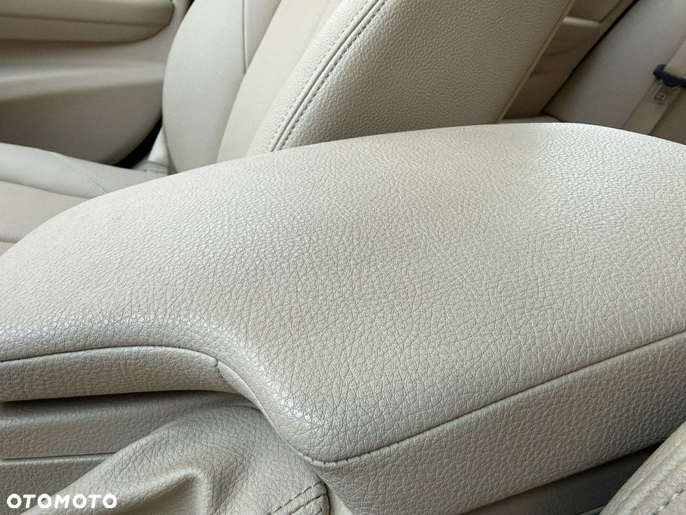 BMW Seria 3 320i Luxury Line - 17