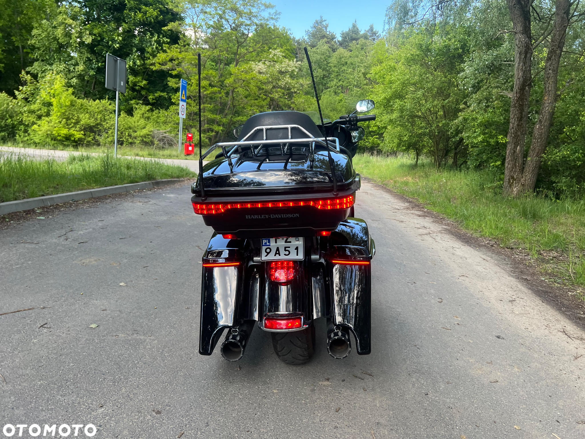 Harley-Davidson FLH Electra Glide - 18