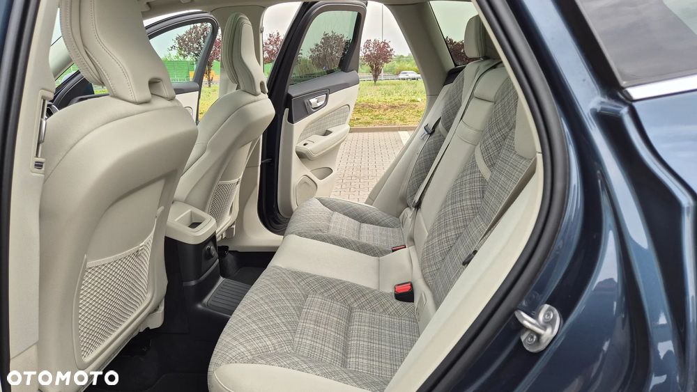 Volvo XC 60 T6 Plug-In Hybrid AWD Inscription Expression - 29