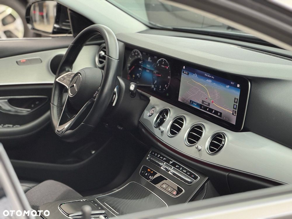 Mercedes-Benz Klasa E 220 d 4-Matic AMG/Avantgarde - 38