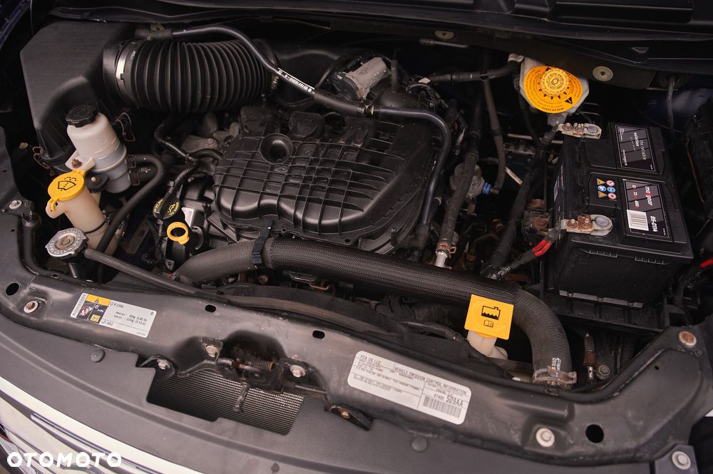 Chrysler Town & Country - 34