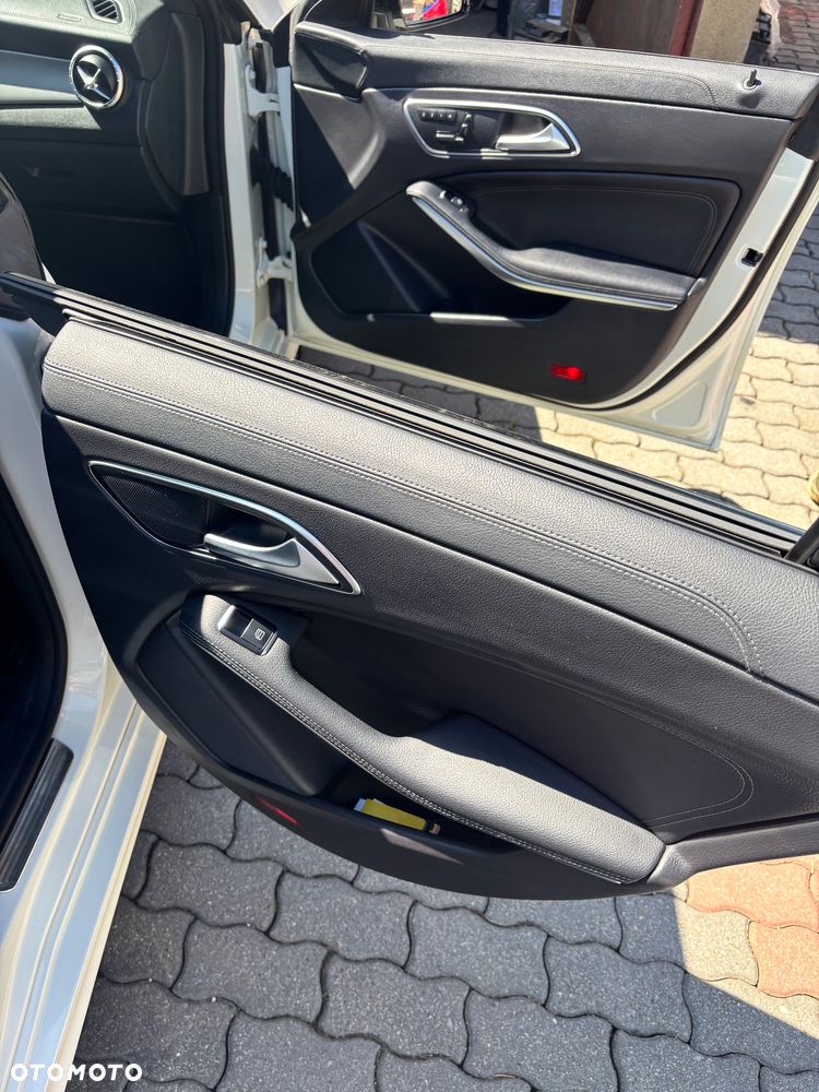 Mercedes-Benz CLA 200 7G-DCT - 12