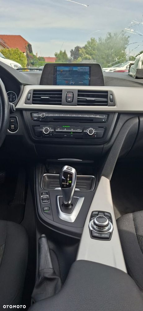 BMW Seria 3 320d xDrive - 15