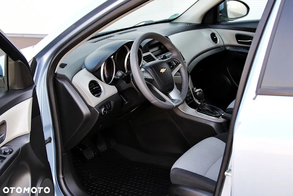 Chevrolet Cruze 1.6 LS+ - 14