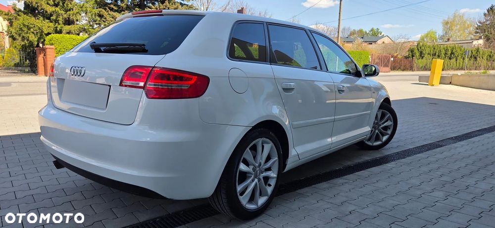 Audi A3 Sportback 1.6 TDI DPF S line Sportpaket - 26