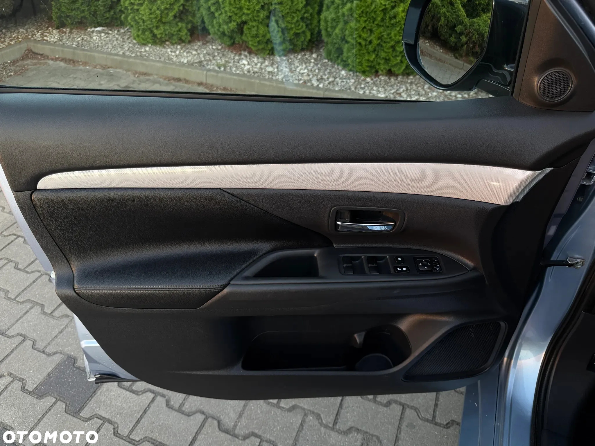 Mitsubishi Outlander 2.0 4WD Plug-In Hybrid Top - 38