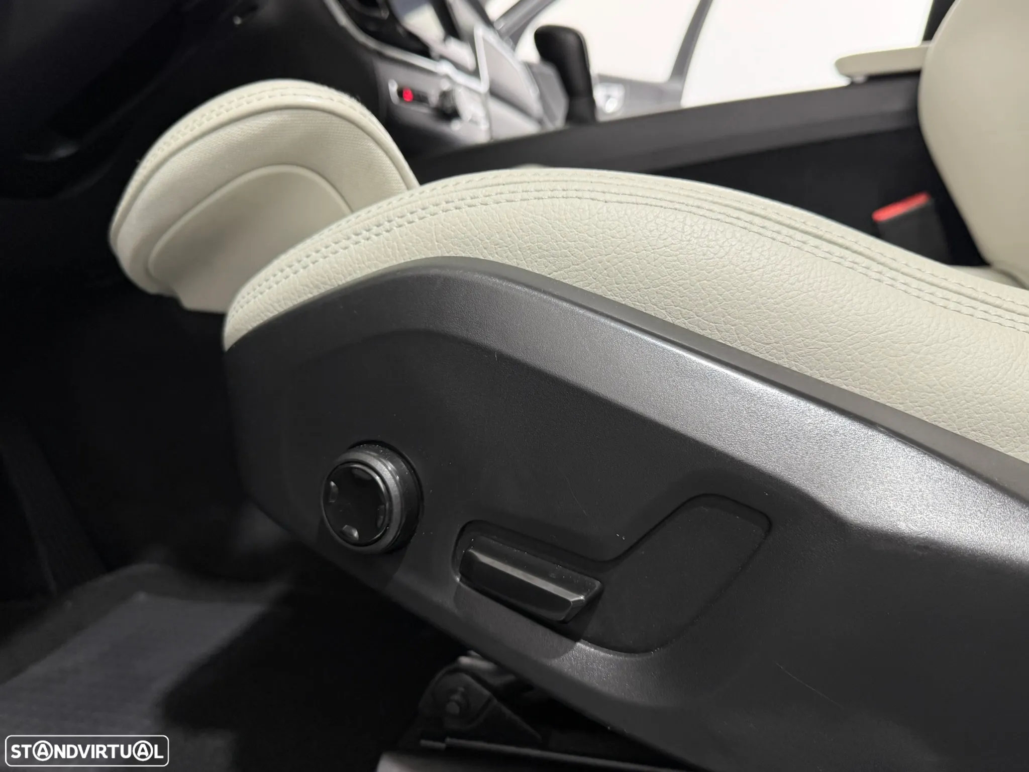 Volvo XC 60 2.0 D4 Momentum Plus - 33