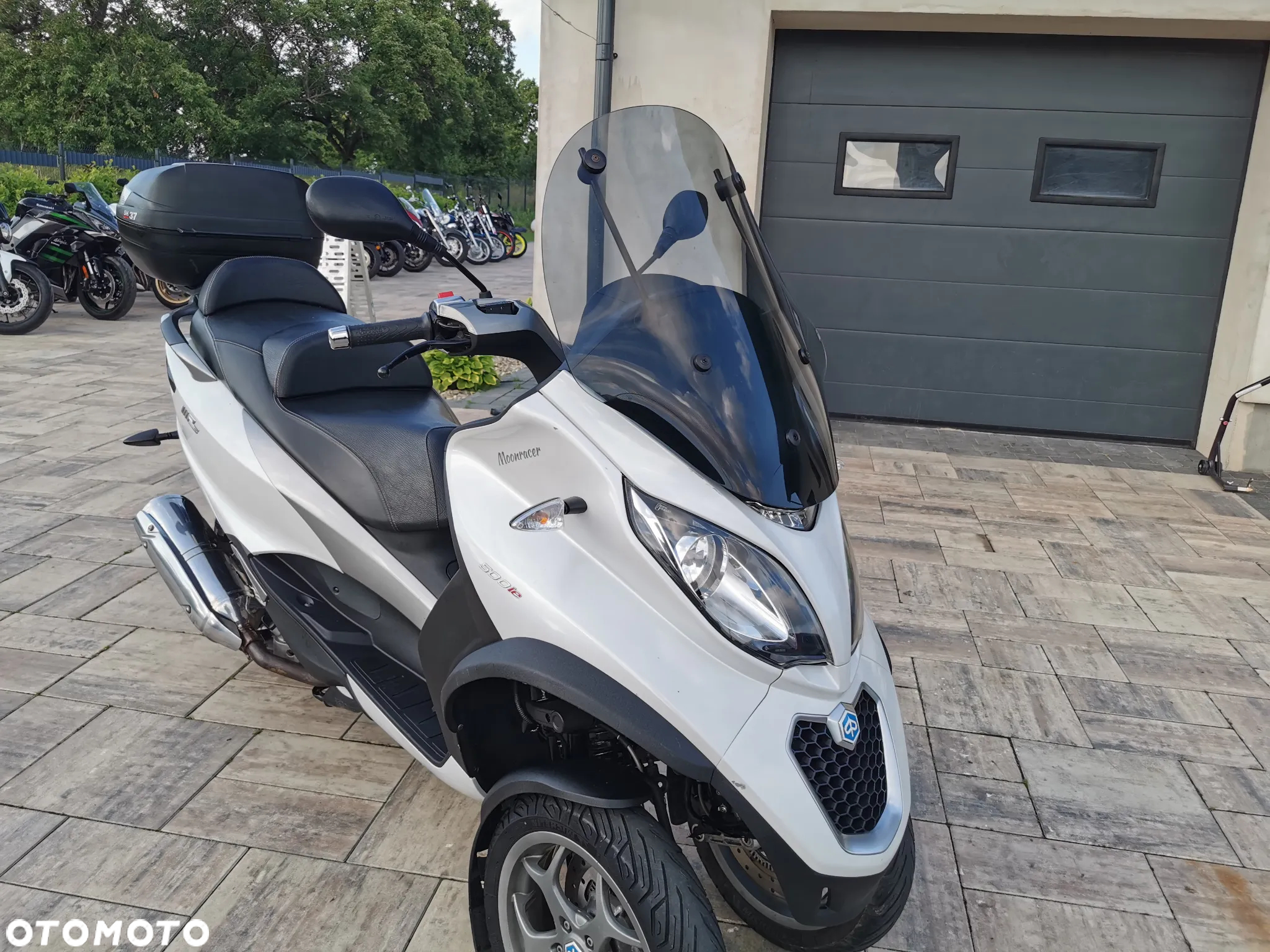 Piaggio MP-3 - 25