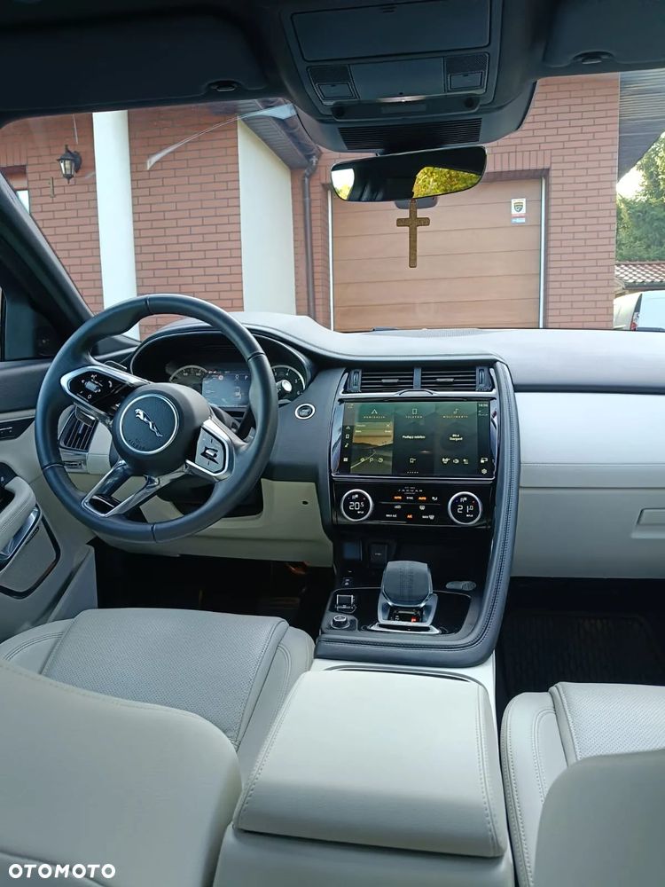 Jaguar E-Pace - 8