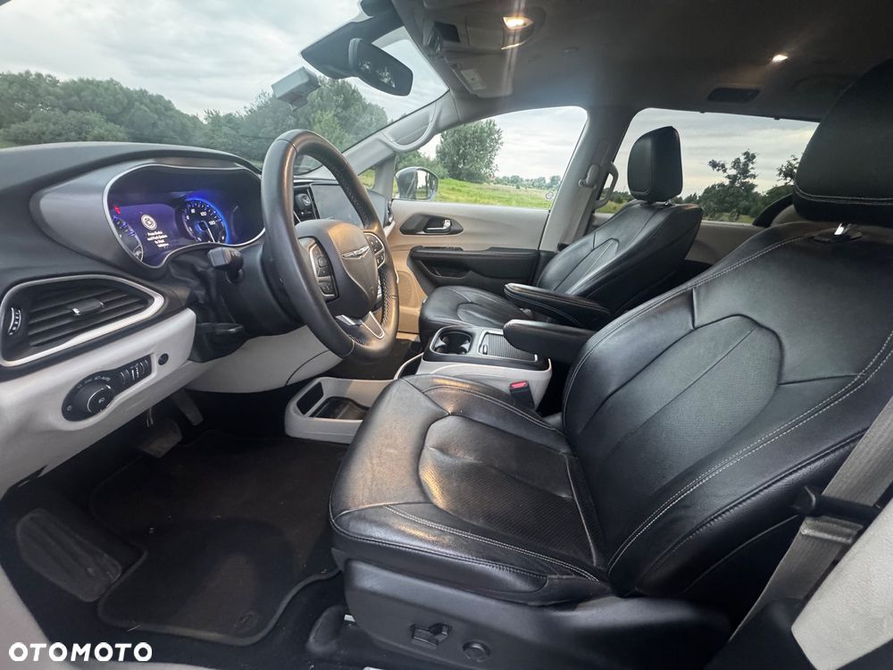 Chrysler Pacifica - 7