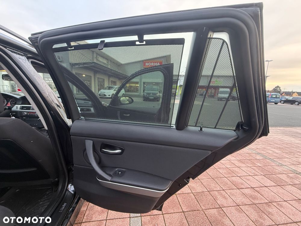 BMW Seria 3 318i Edition Exclusive - 17