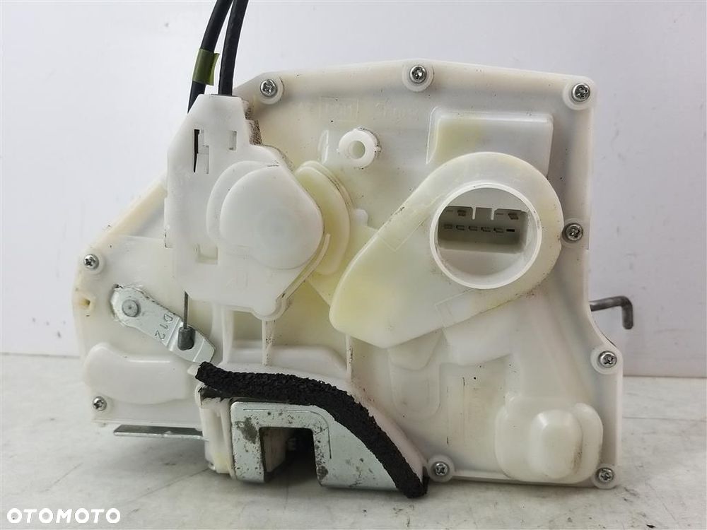 Zamek drzwi przód prawy Suzuki Splash 5 D R 2008-2014 82201-51K50 7 PIN - 2