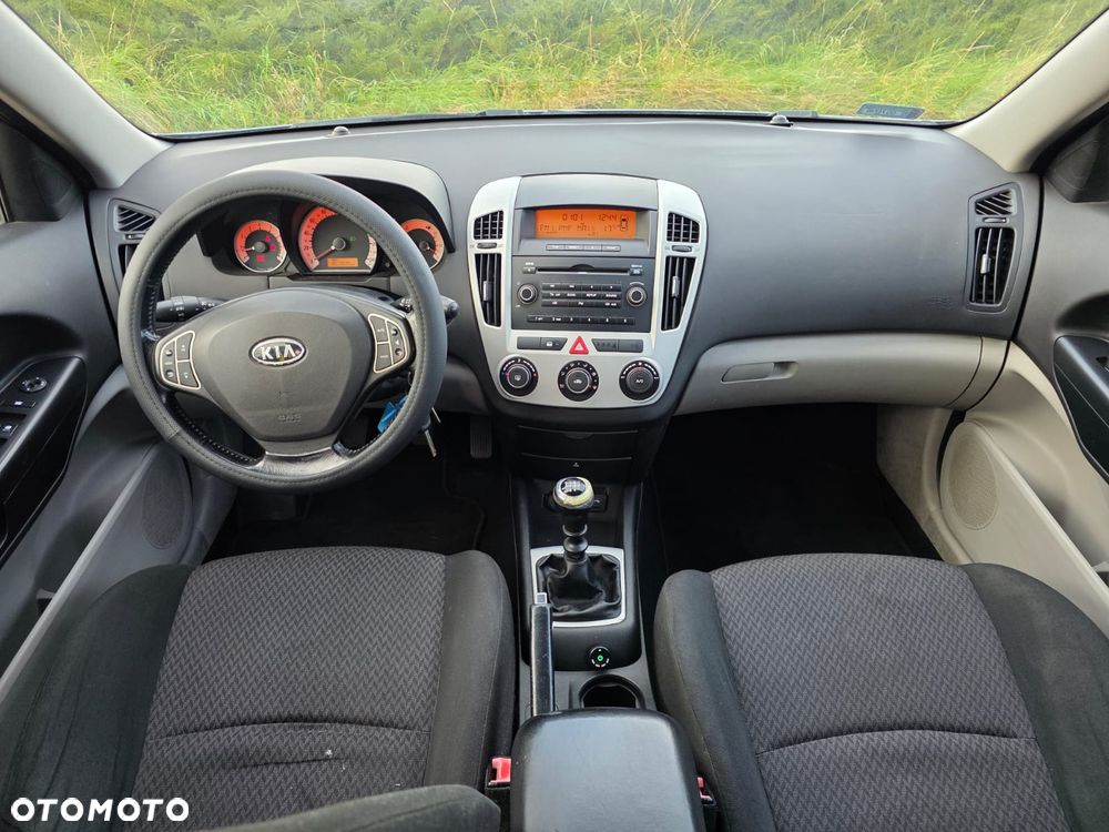 Kia Ceed - 10