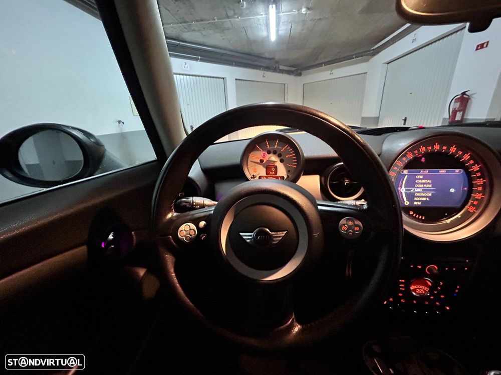 MINI 3 Portas One D - 23