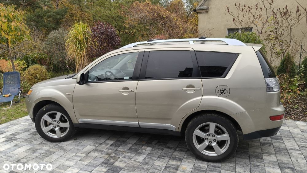Mitsubishi Outlander - 1