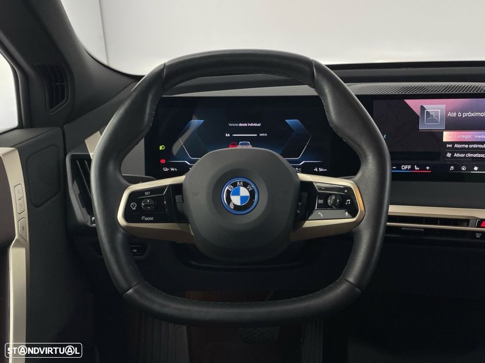 BMW iX xDrive 40 - 14