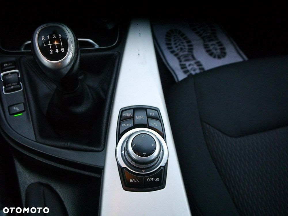 BMW Seria 3 318d Luxury Line - 23